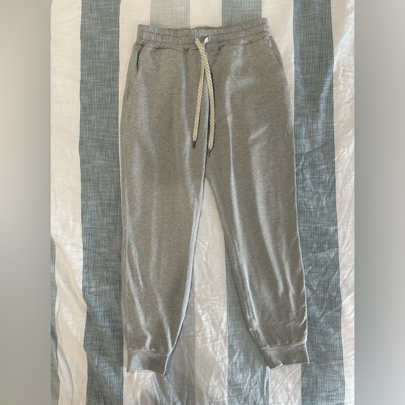 Vuori Women’s performance joggers XS - Picture 1 of 11